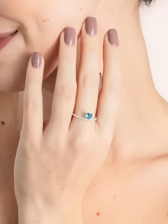 Anel de Prata 925 com Zircônias e Coração Zircônia Azul Claro