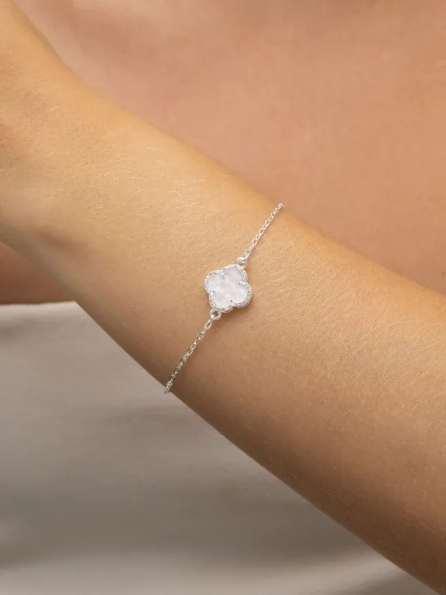 Pulseira de Prata 925 Trevo Perolado Branco Cravejado em volta com Zircônias