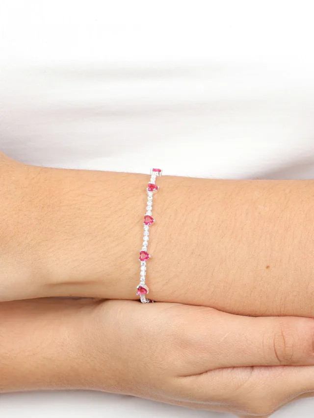 Pulseira de Prata 925 Riviera Branca com Corações Vermelho Cereja
