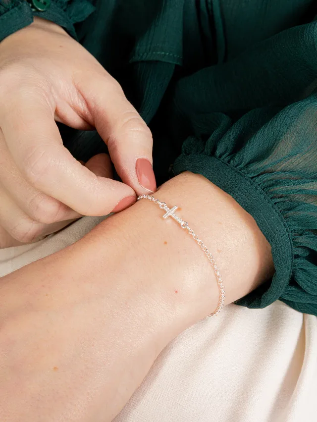 Pulseira de Prata 925 Cruz Central Cravejada em Zircônias