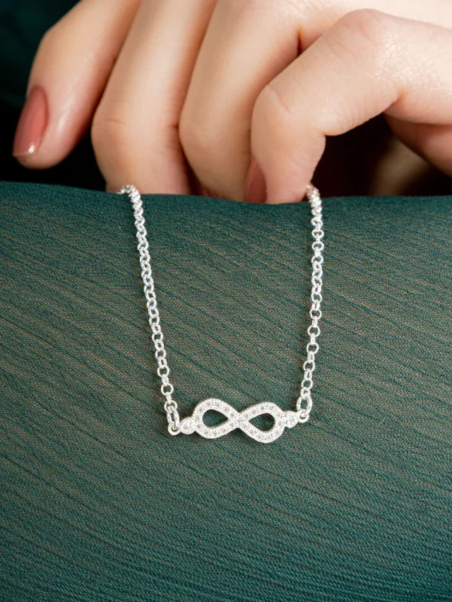 Pulseira de Prata 925 Infinito Central Cravejado em Zircônias