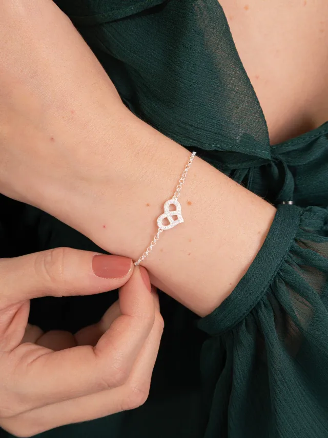 Pulseira de Prata 925 Coração Central Com Detalhes e Zircônias Brancas