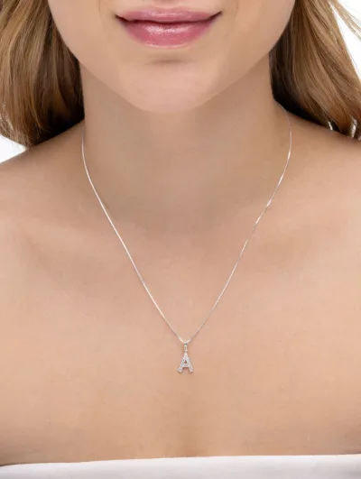 Colar de Prata 925 Com Pingente Letra Minimalista Cravejada — foto 1