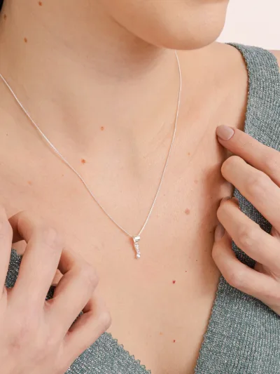 Colar Prata 925 Figa Cravejada com Zircônias — foto 1