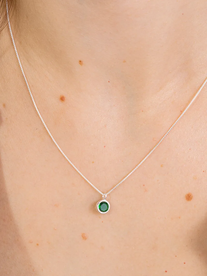 Colar de Prata 925 Zircônia Redonda Verde Escuro Cravação Inglesa