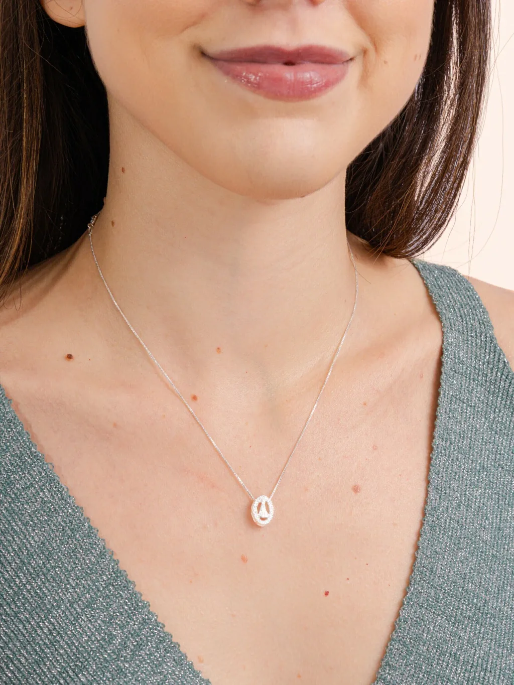 Colar de Prata 925 Nossa Senhora Oval Com Zircônias Brancas