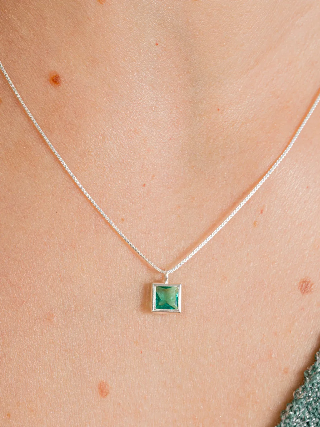 Colar de Prata 925 Zircônia Quadrada Verde Turmalina Cravação Inglesa 7mm