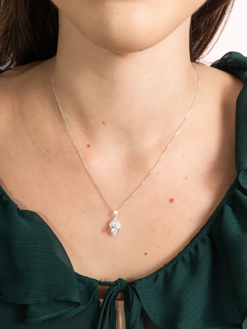 Colar de Prata 925 Com Pingente Coração Branco e Zircônias Detalhadas