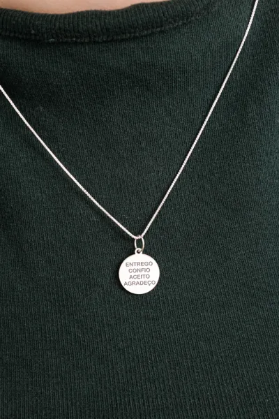 Colar de Prata 925 Medalha Entrego, Confio, Aceito, Agradeço — foto 2